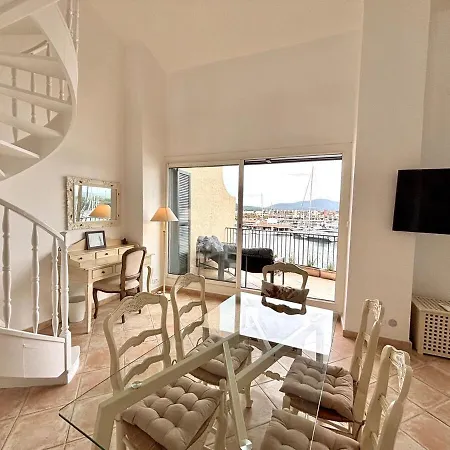 Appartement Les Tropéziennes - Chic Triplex Balcon Vue Marina